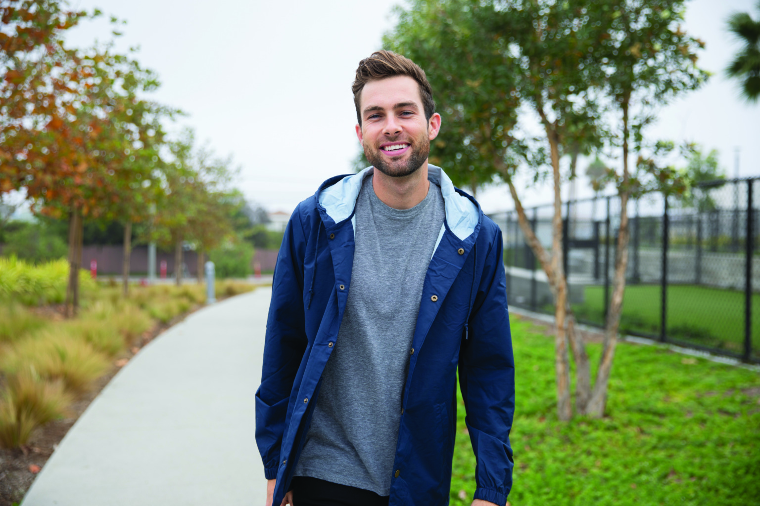 EXP95NB Men's Water-Resistant Hooded Windbreaker